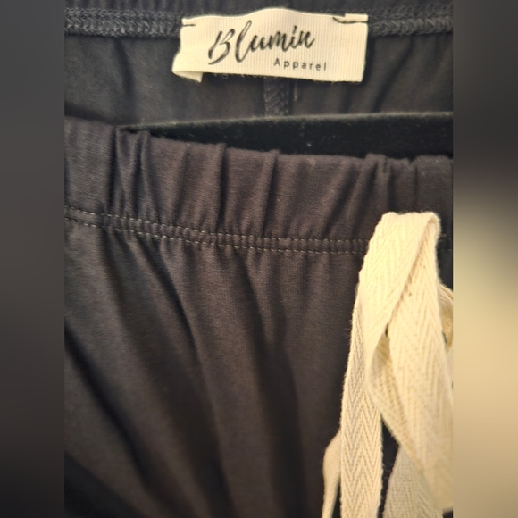 Blumin Lounge Set - Picture 6 of 7